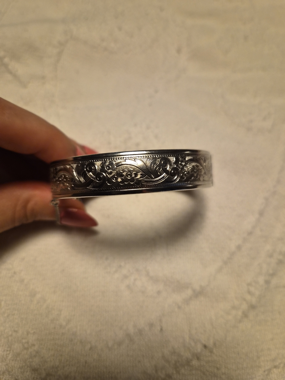 Beautiful Bracelet Silver Tone Floral Engraved Design Hinged Hinge Open Bangle